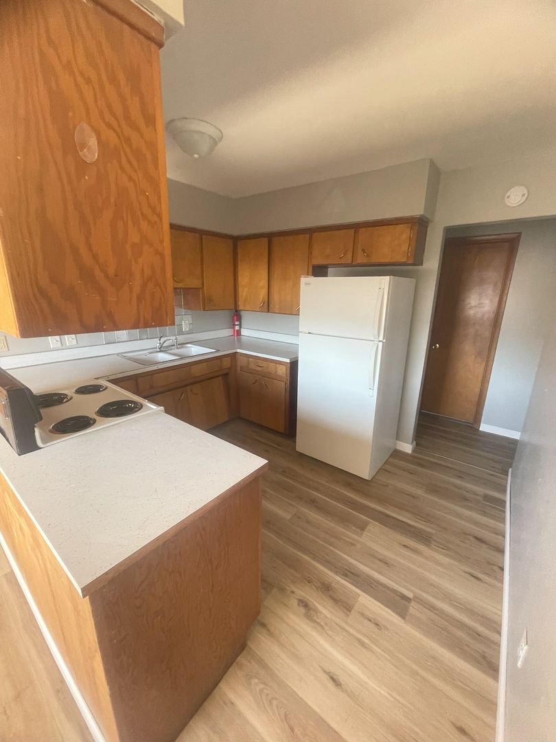 Waterloo Apartment: 605-611 Pleasant St