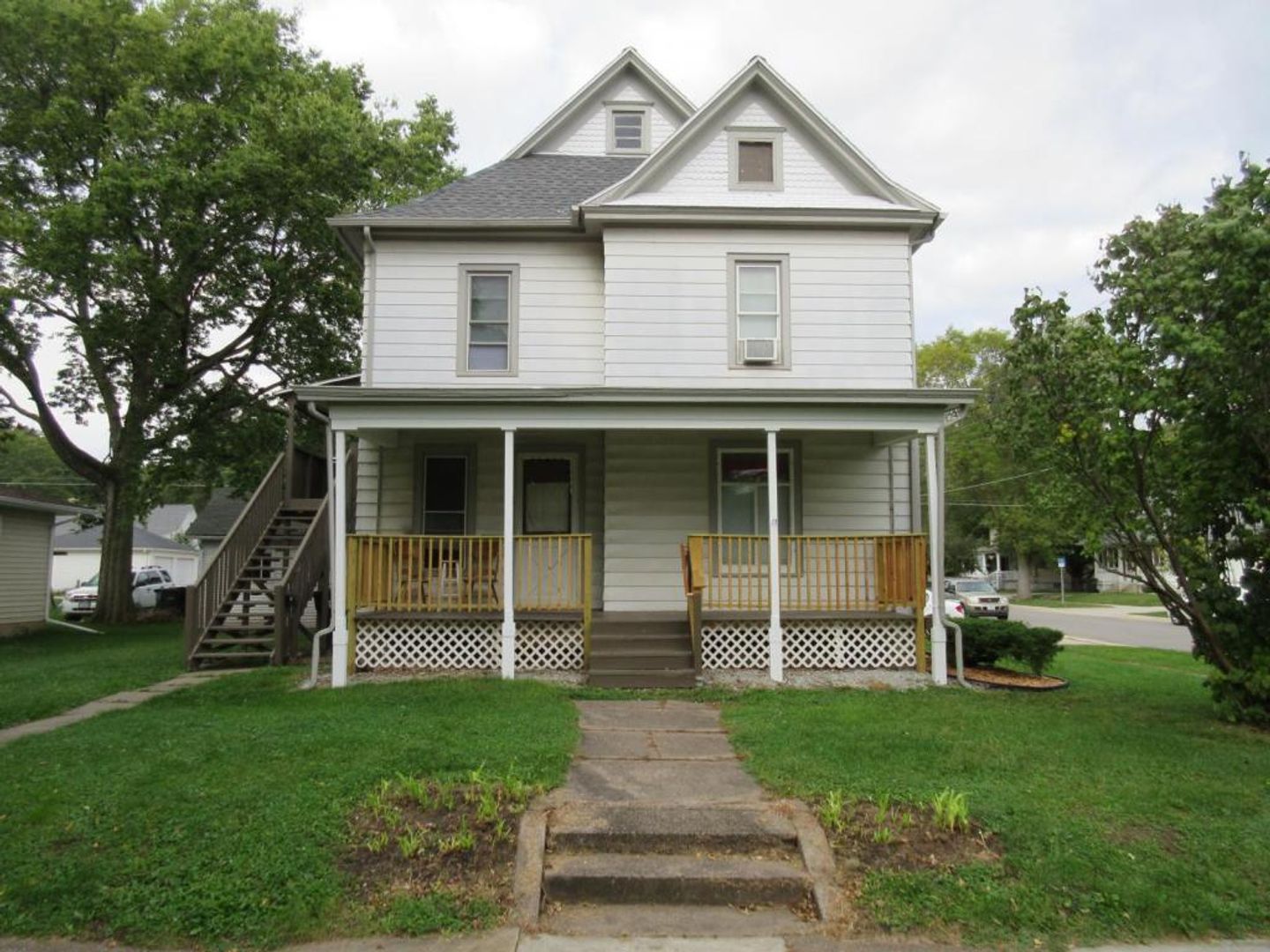 Cedar Falls House: 603 1/2 Iowa Street