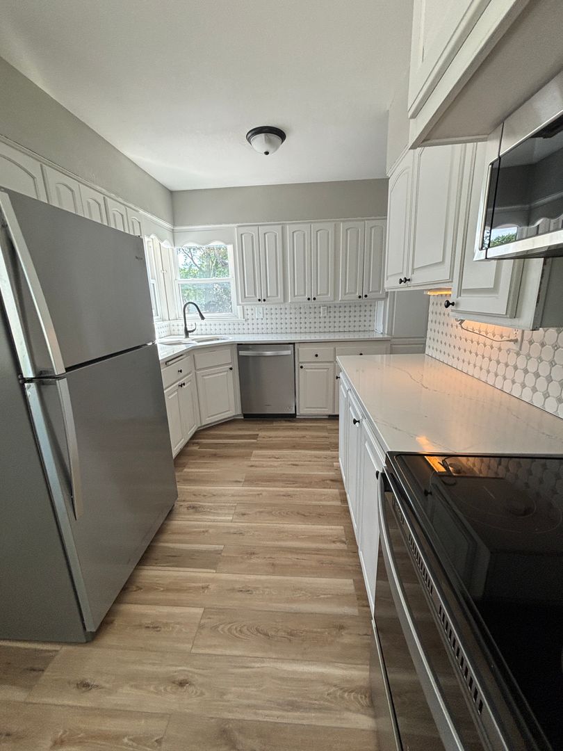 Waterloo House: 1651 w 11th St