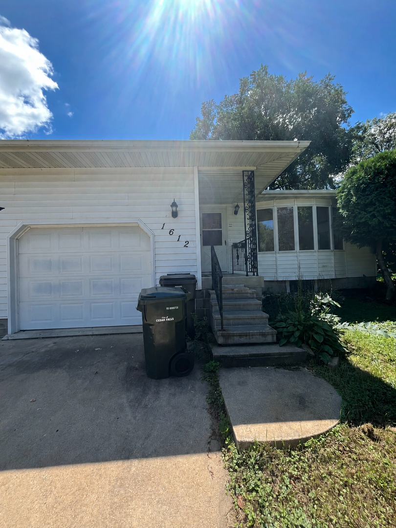 Cedar Falls Condo: 1612 W 7th St