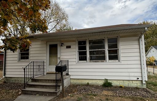 811 Allen St, Waterloo, IA 50702