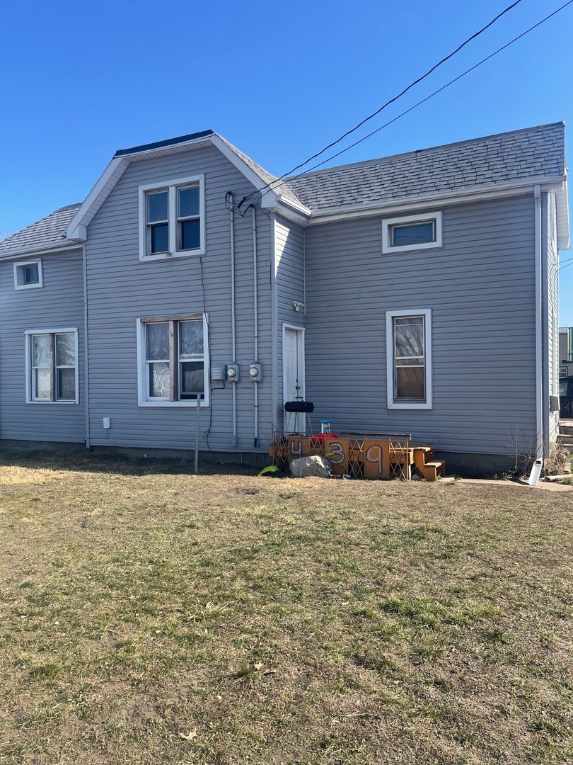 Waterloo Apartment: 439 Gladys