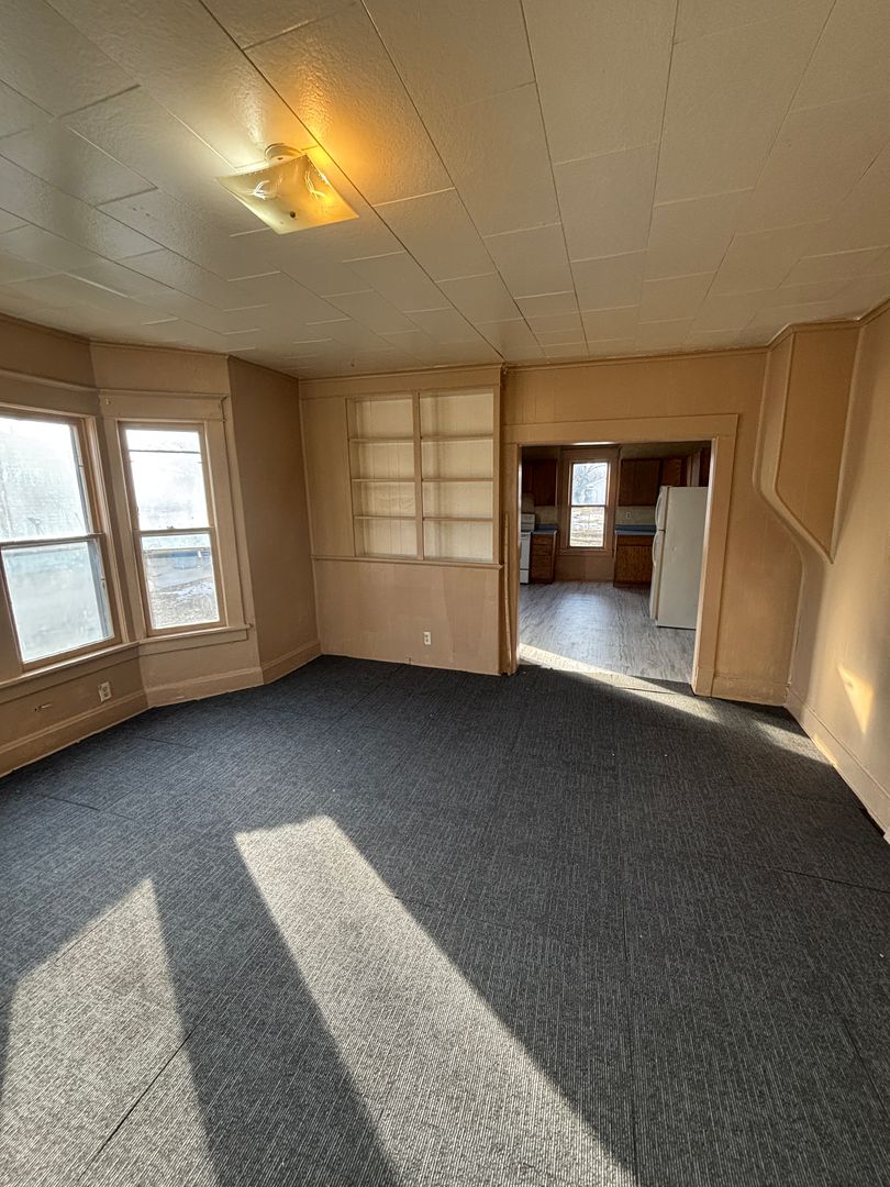 Waterloo House: 419 Ankeny St