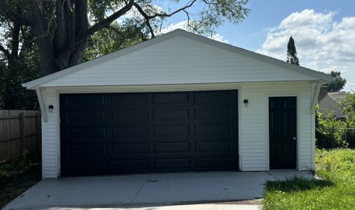 Listing photo thumbnail