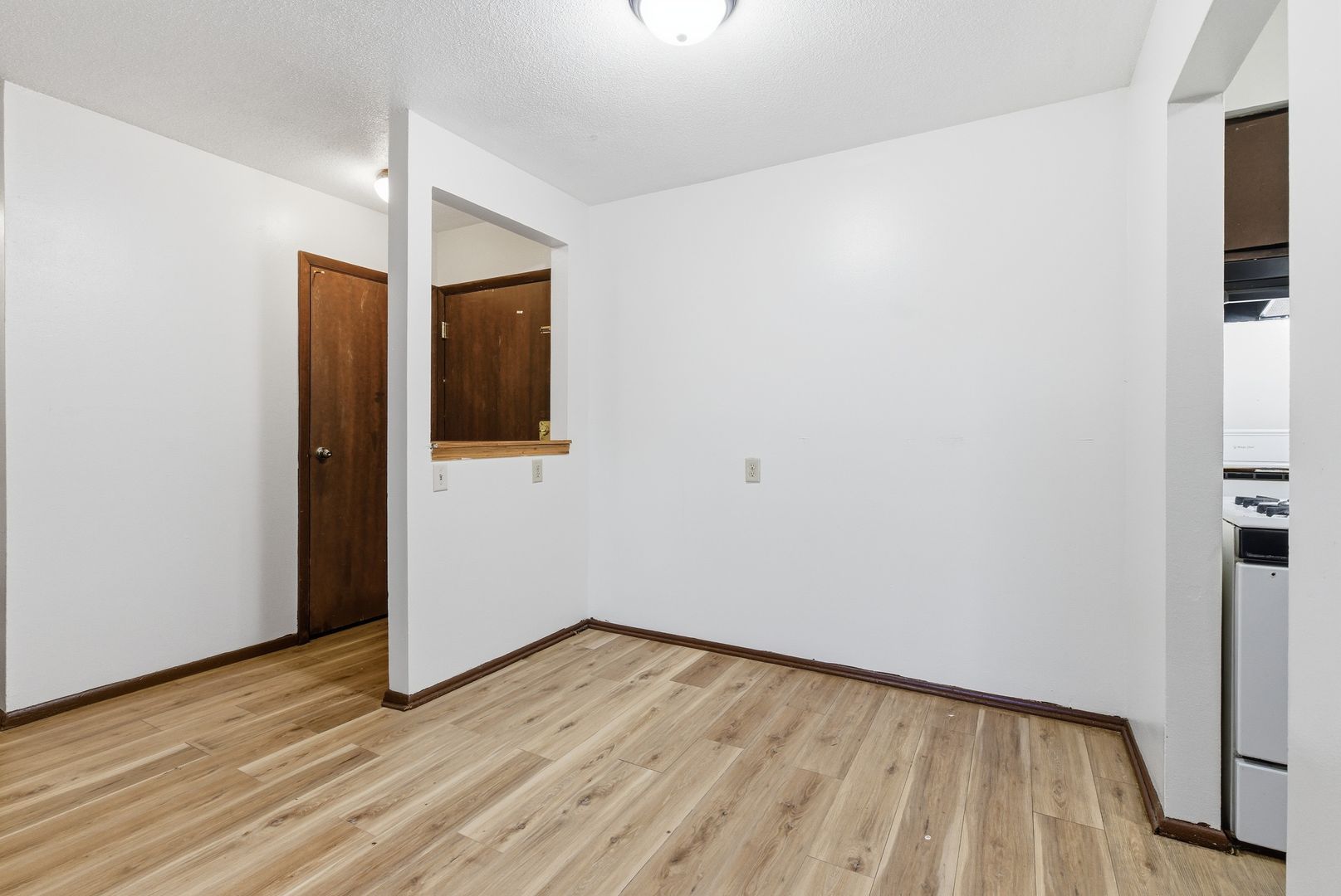 Waterloo Apartment: 765 Russell Rd