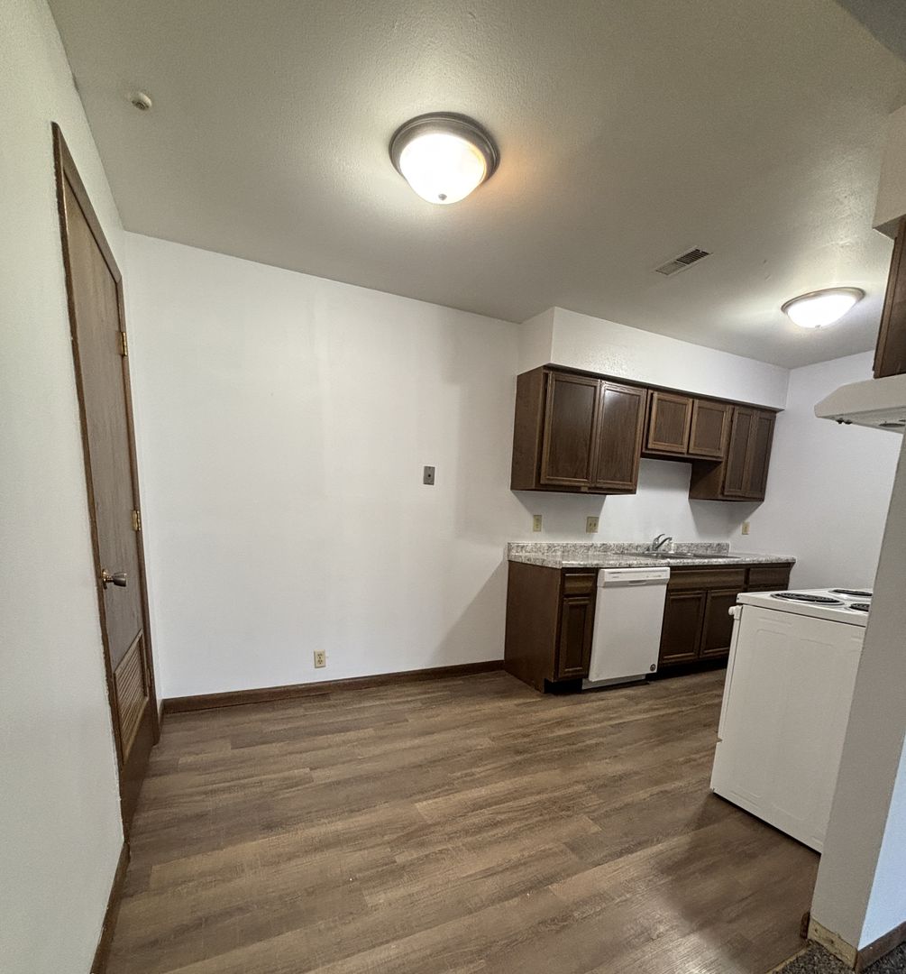 Waterloo Apartment: 733 - 747 Russell Road