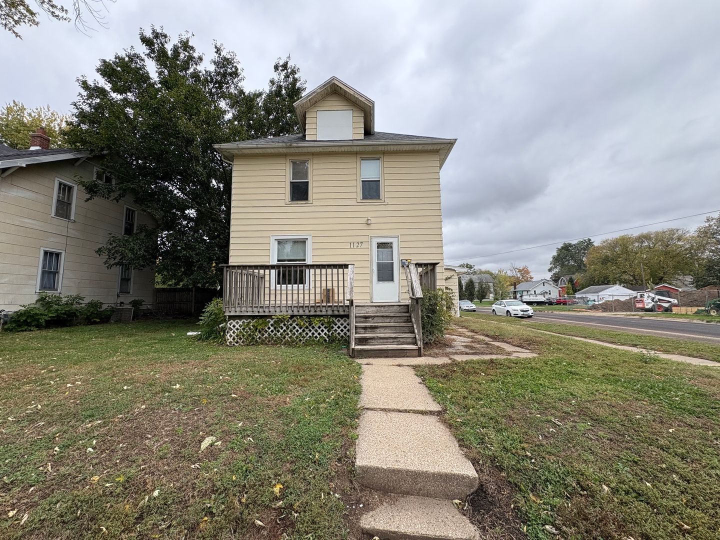 Waterloo House: 1127 W 7th