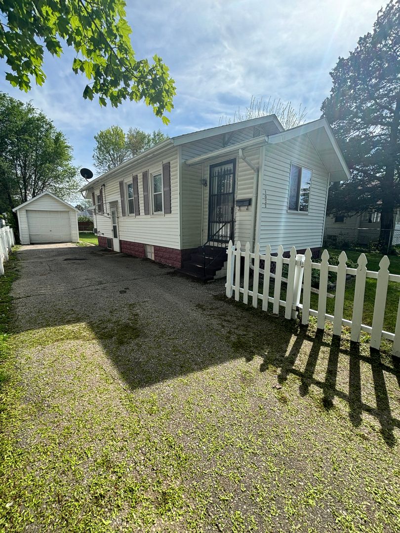 1022 Forest Ave 2 of 12
