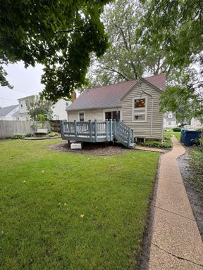 Listing photo thumbnail