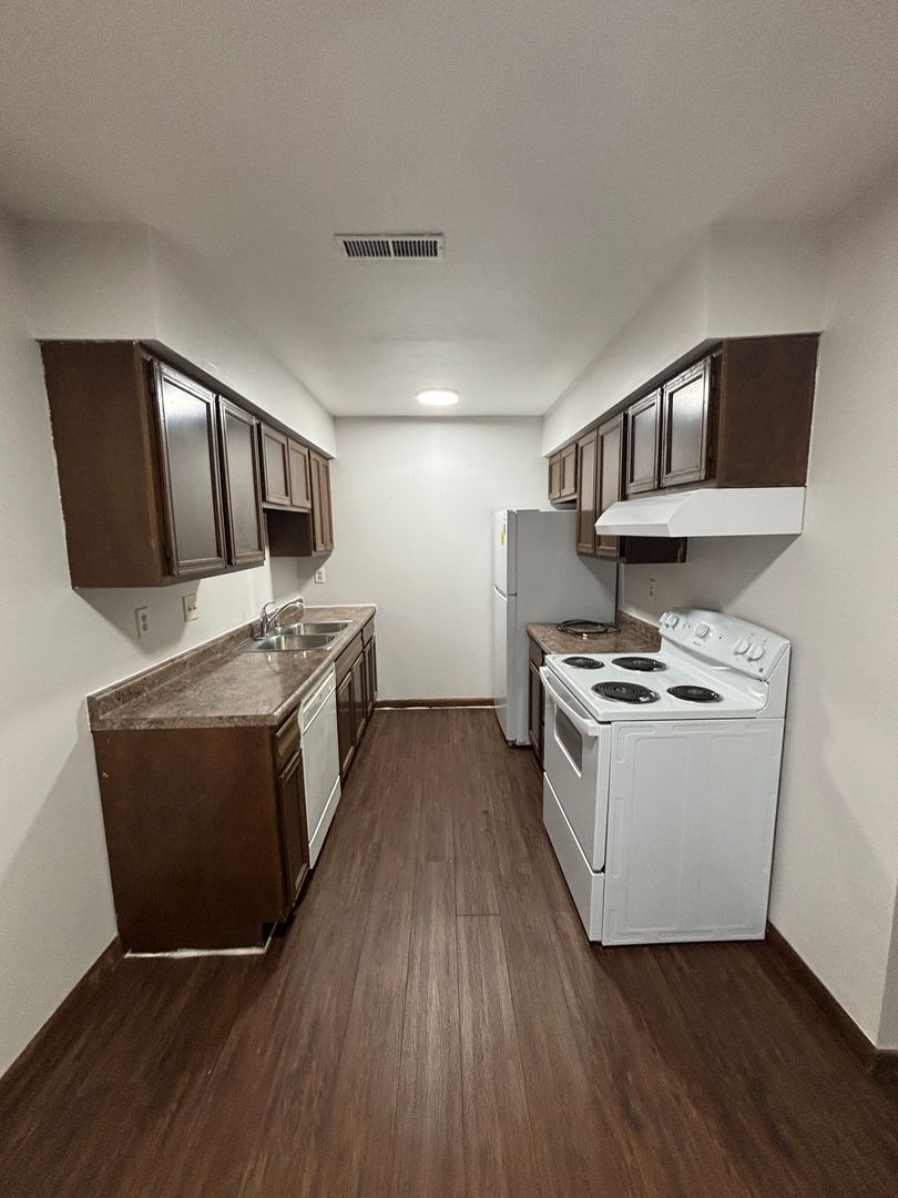Waterloo Apartment: 733 - 747 Russell Road