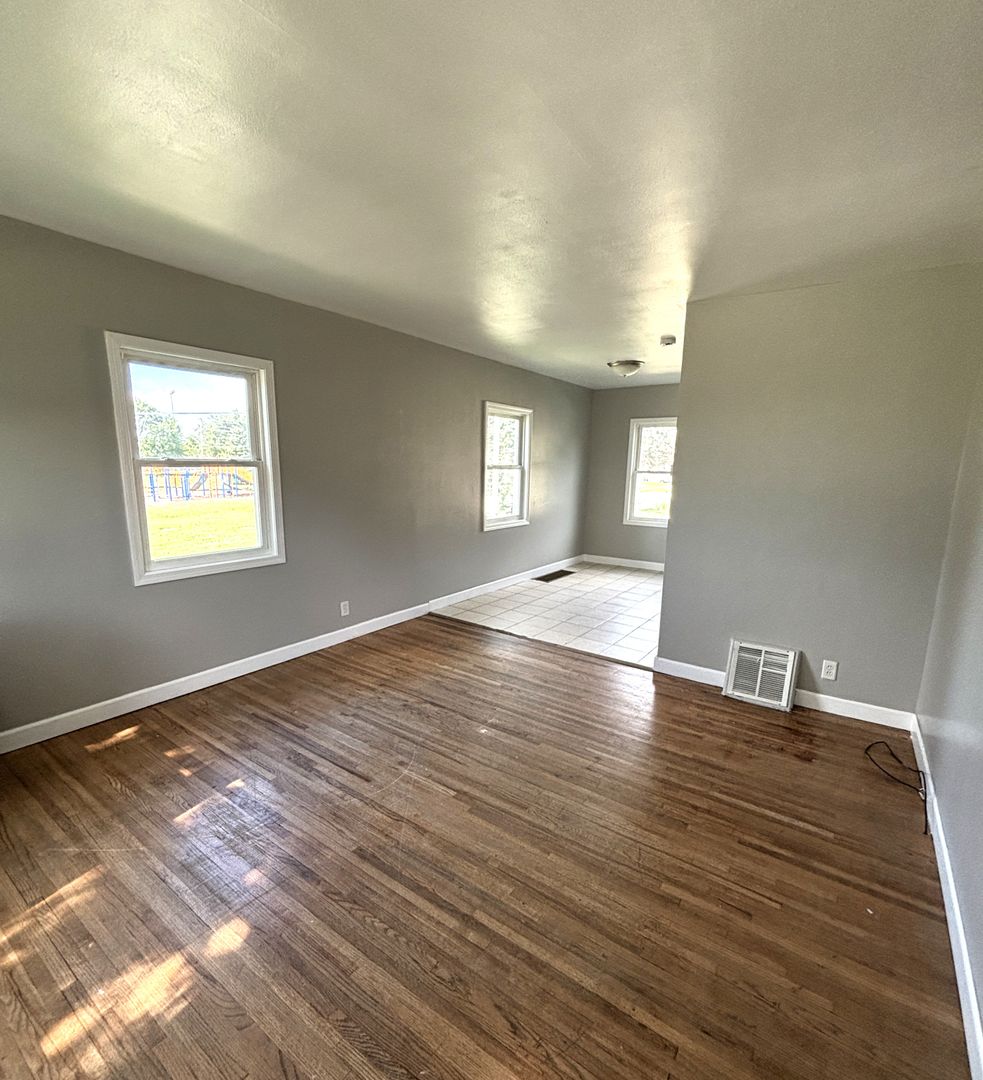 Waterloo Townhome: 1254 W Mullan Ave