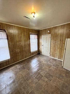 227 Independence Ave - 3, Waterloo, IA 50703