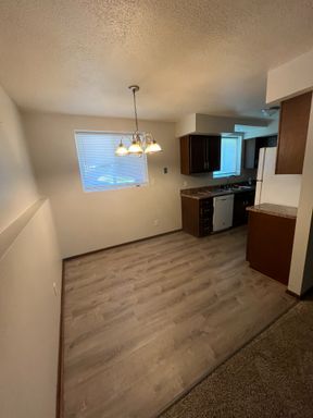 806 Cedar River Drive, Waverly, IA 50677