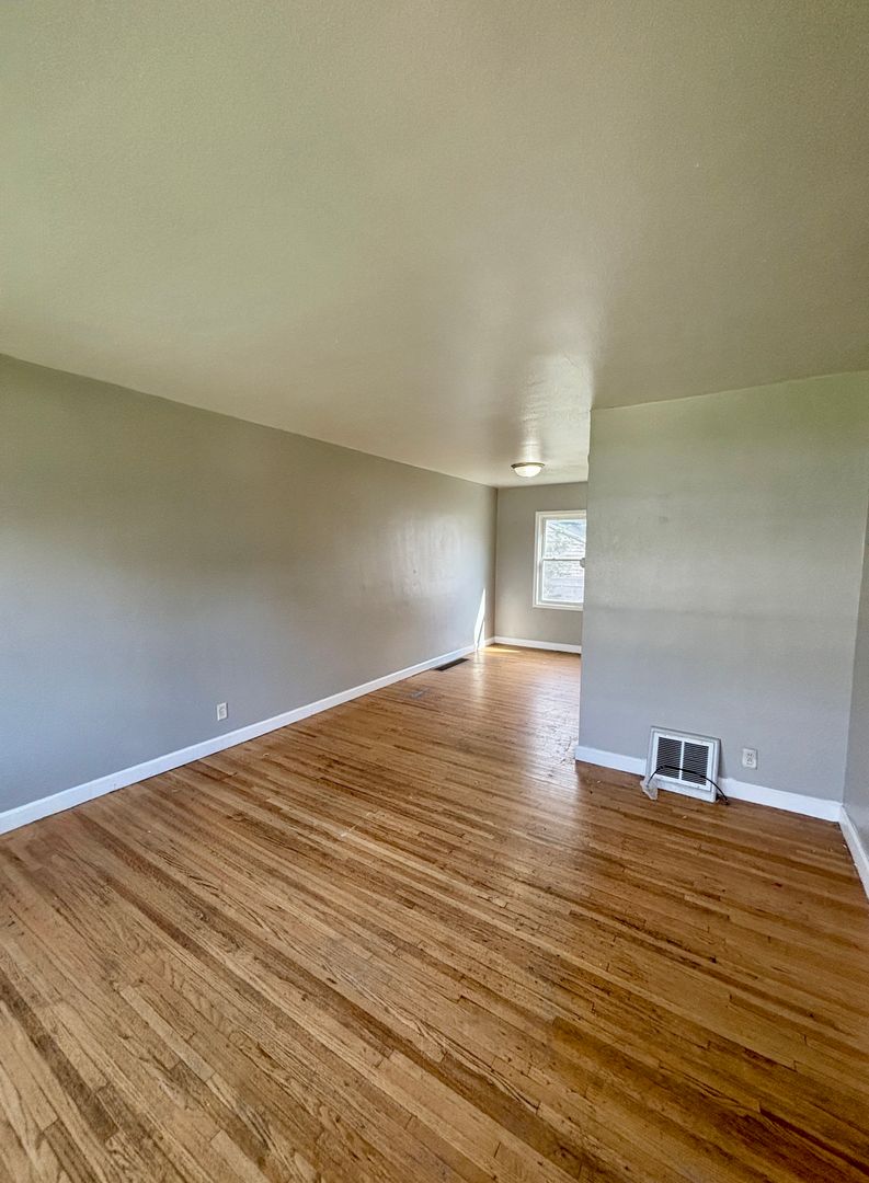 Waterloo Townhome: 1234 W Mullan Ave