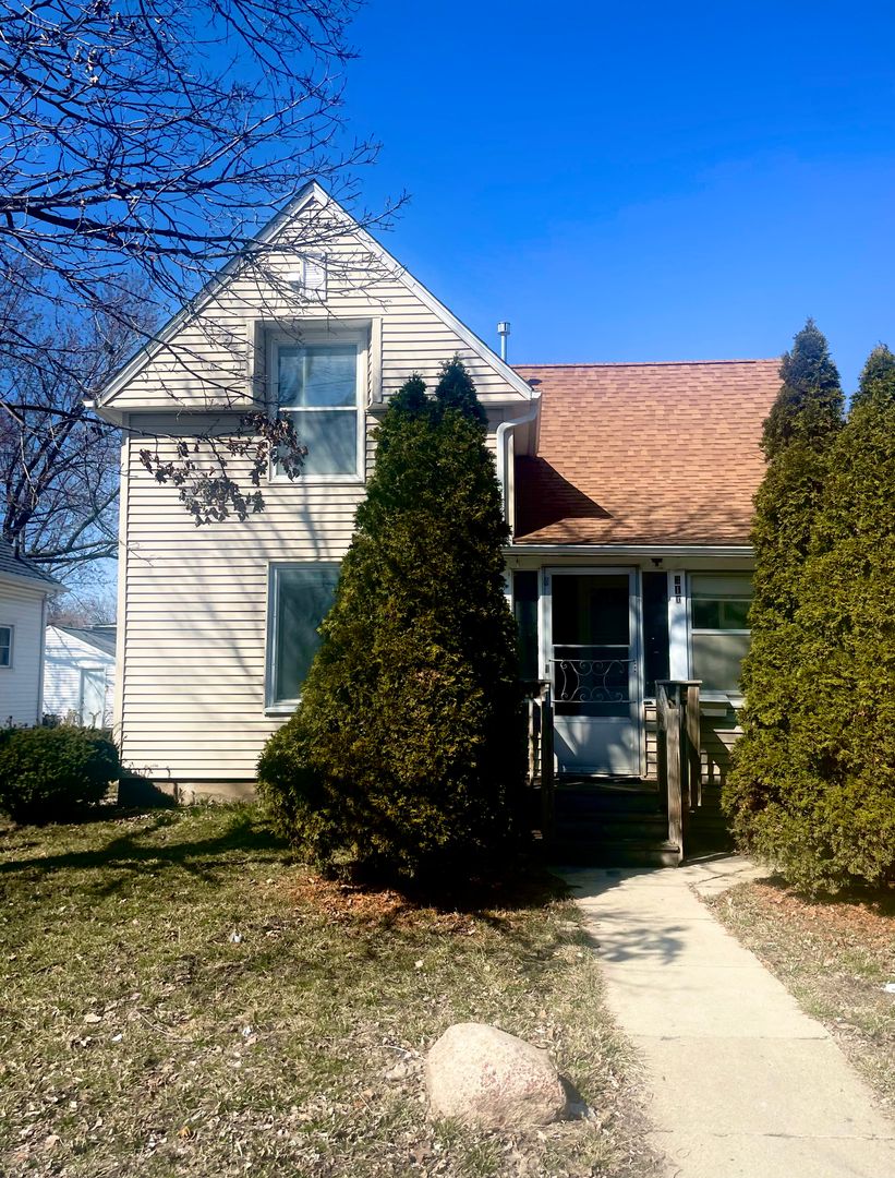 Waterloo House: 310 Conger St