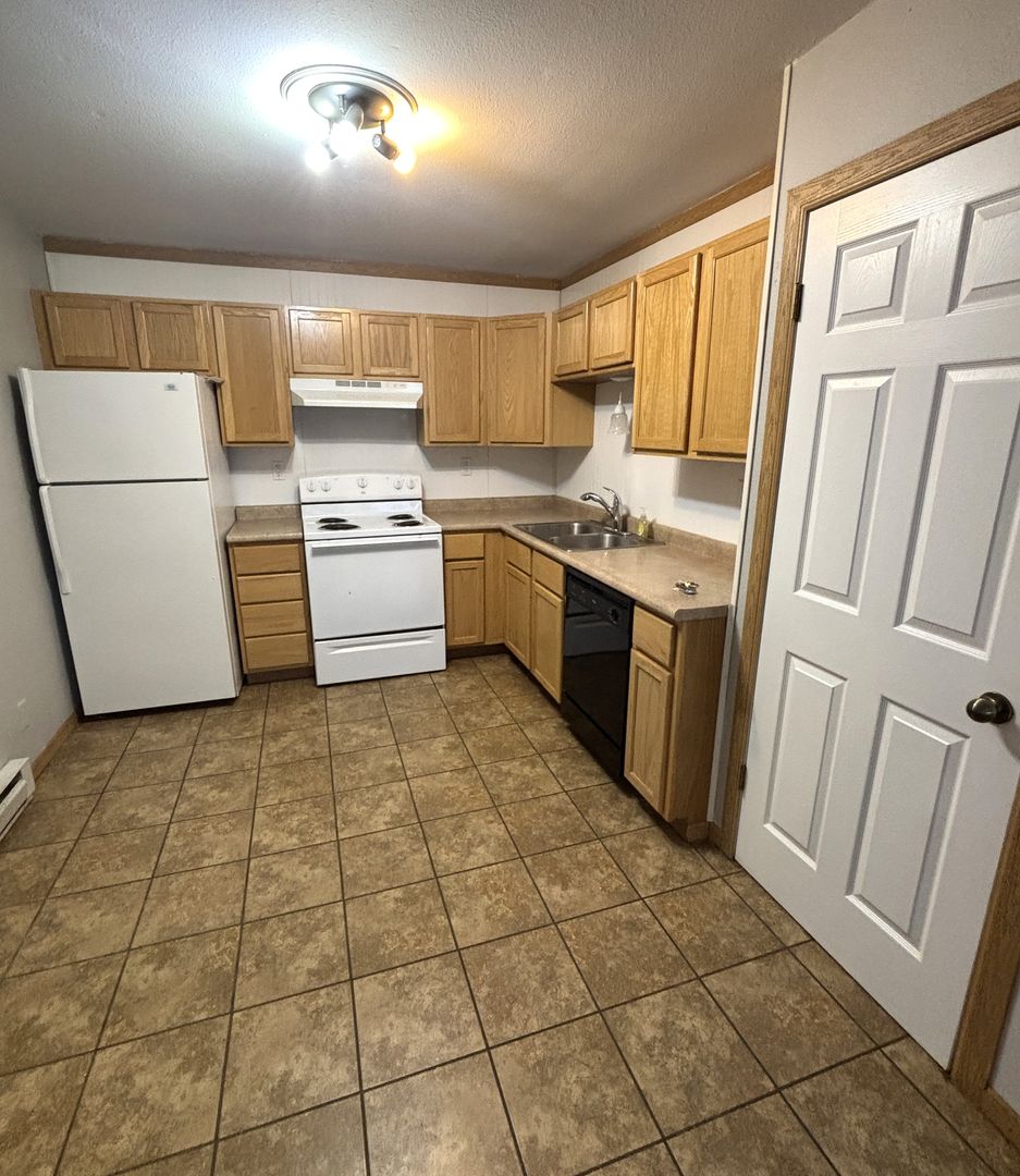 Evansdale Apartment: 136 Earl St