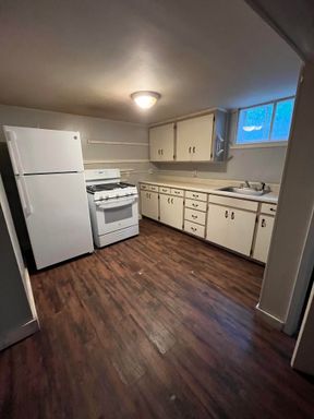 1308 W 4th Street - Apt 5, Waterloo, IA 50702
