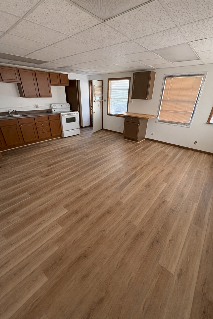 waterloo House: 930 W 3rd St