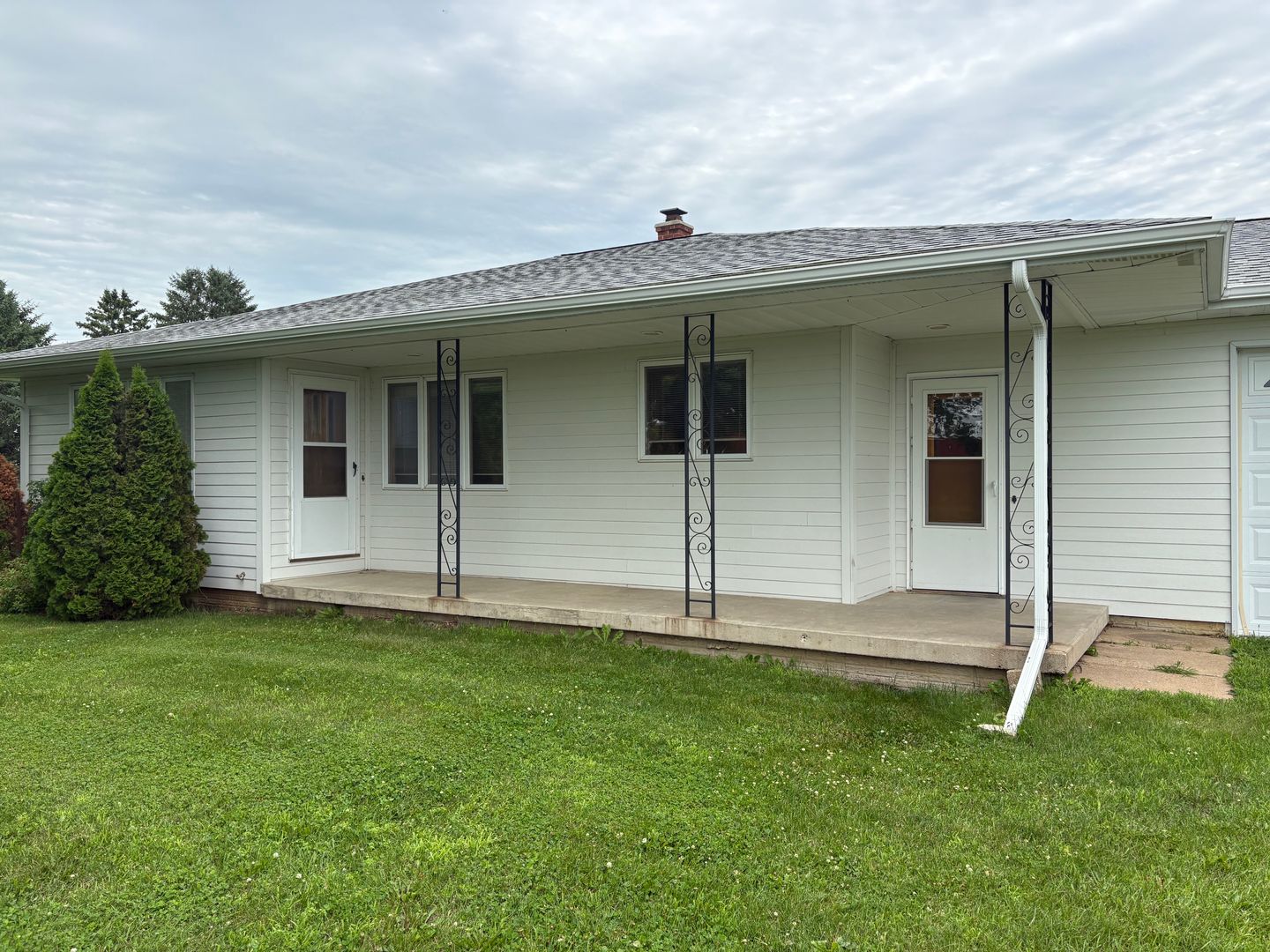 New Hartford House: 32506 320th St