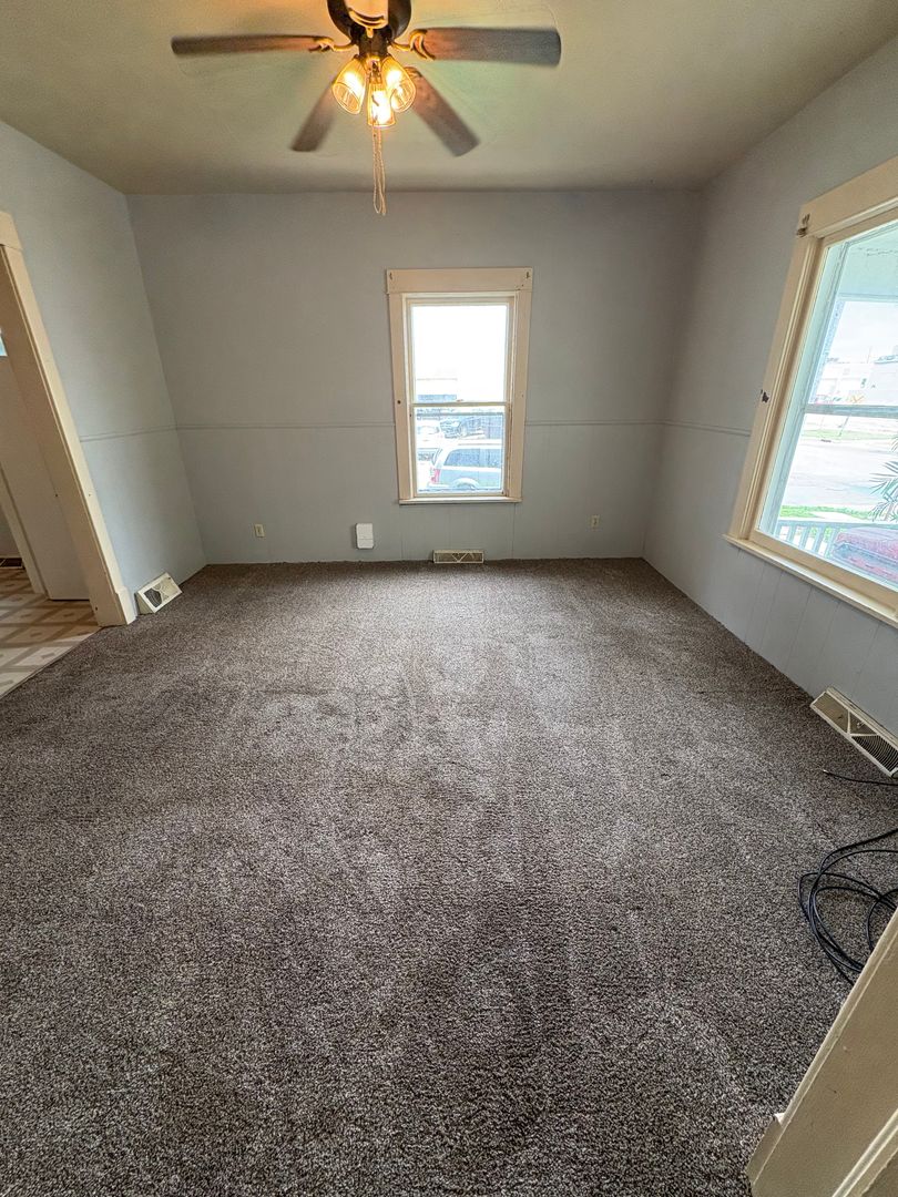 Waterloo Apartment: 902 Mulberry St