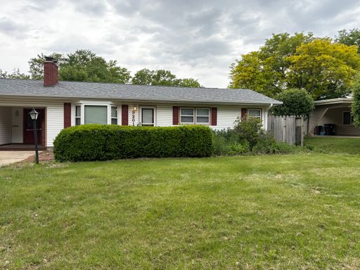 3201 Pridemore Dr, Cedar Falls, IA 50613