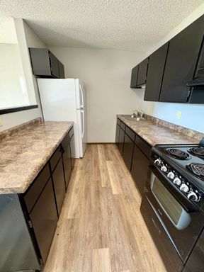 3719 W 9th Street - 9, Waterloo, IA 50702