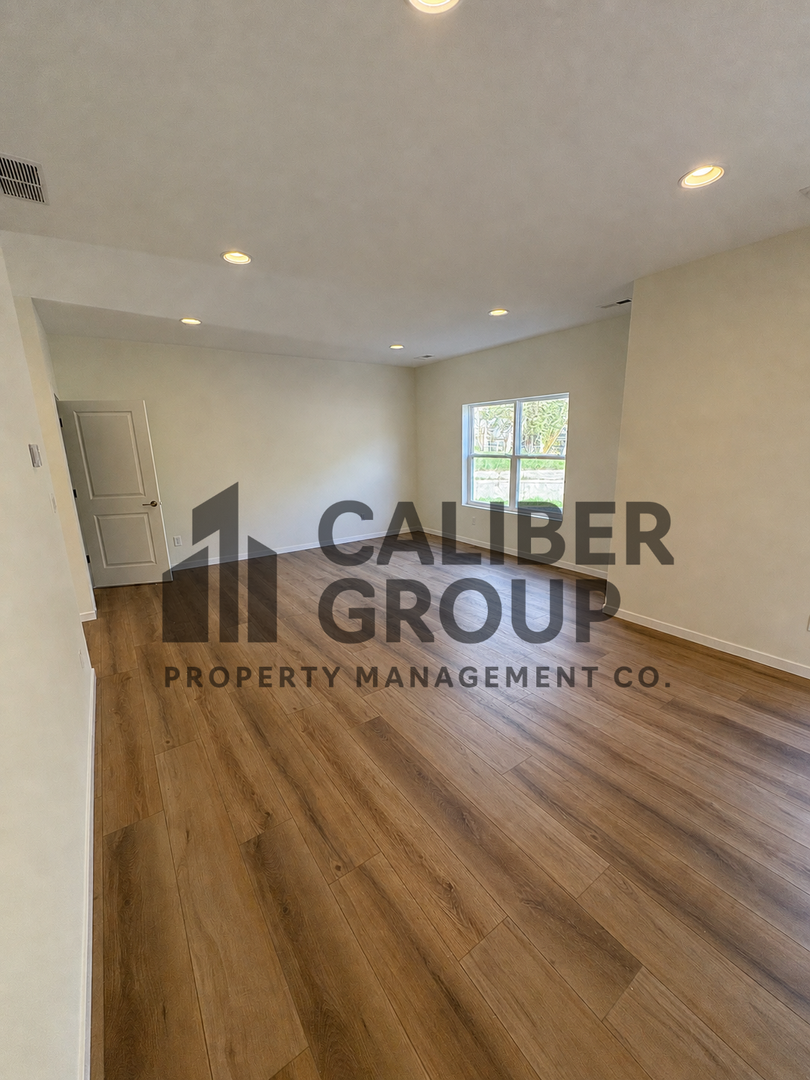 Waterloo Condo: 2113 W 8th St