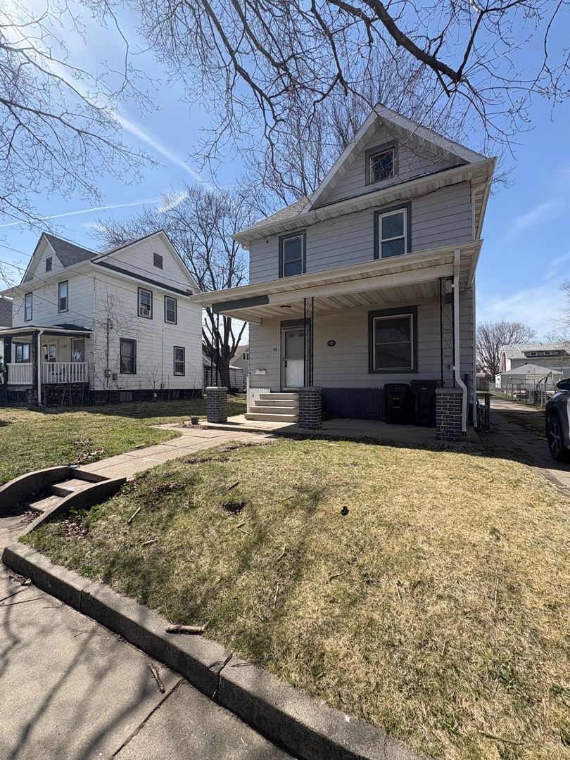 Waterloo House: 726 Denver St