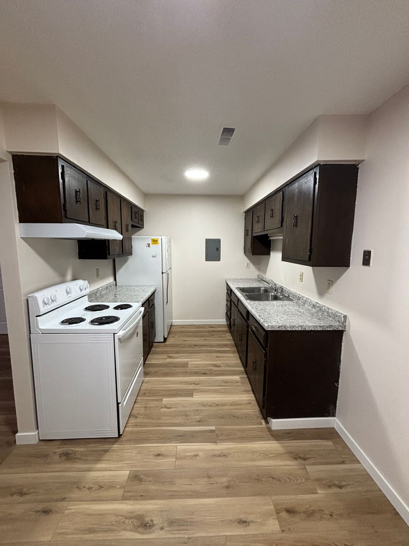 Waterloo Apartment: 3729 W 9th Street