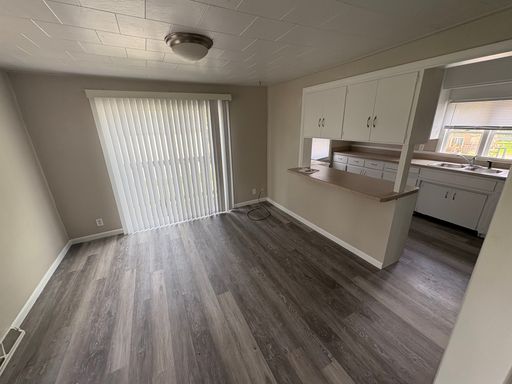 4 bedroom 1 bath duplex in Cedar Falls – photo 1
