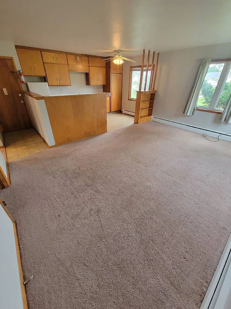 Dike Apartment: 335 E Elder St