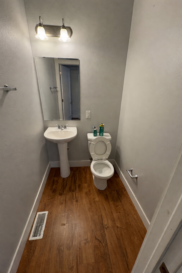 Waterloo Apartment: 301-311 E 3rd St