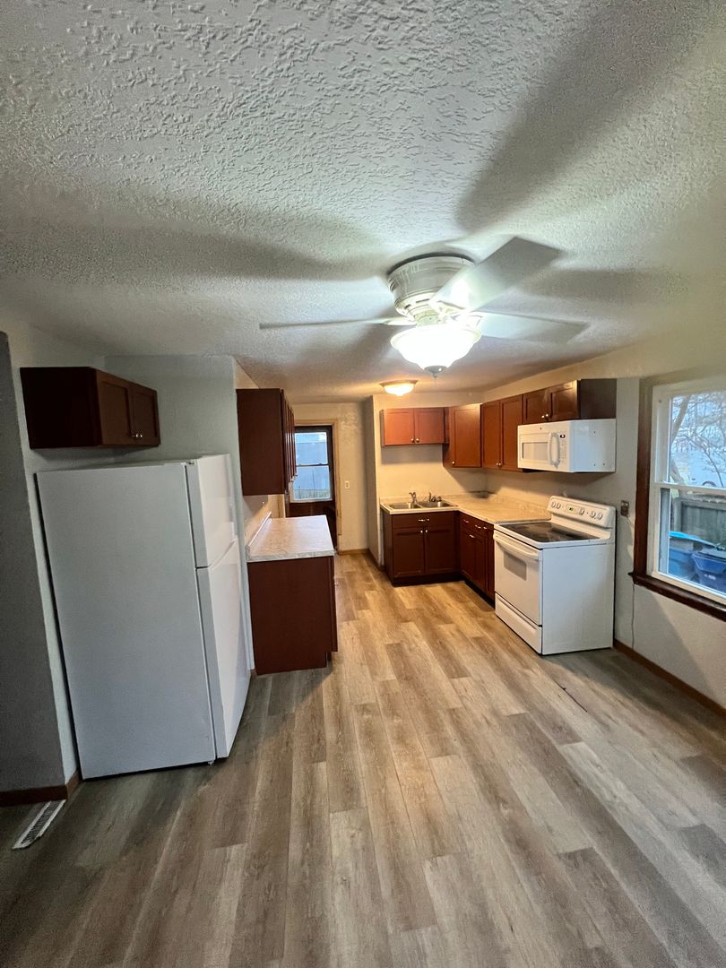 Waterloo House: 427 Galloway Ct