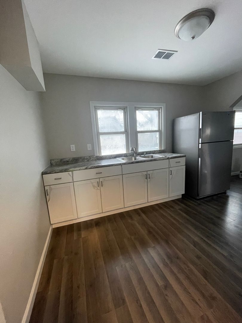 Hudson House: 335 Eldora Rd