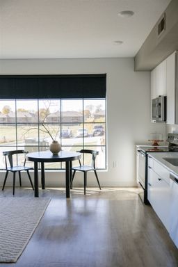 The Standard at 36th - 1st Floor (A1) – photo 1