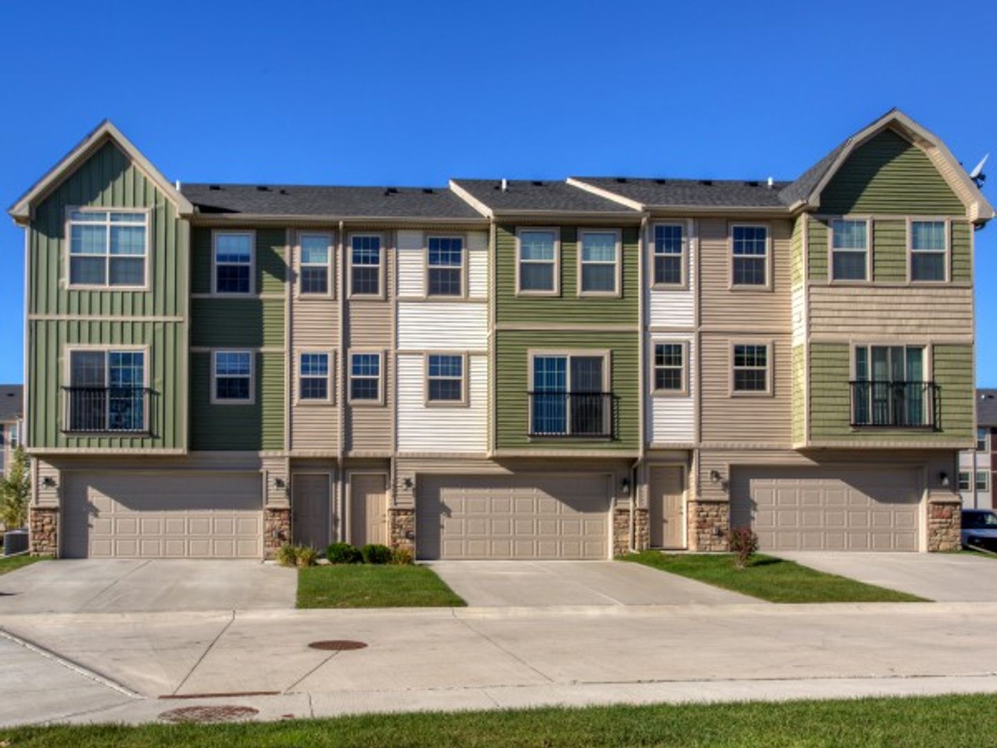 West Des Moines Apartment: 88th and Oxford Drive