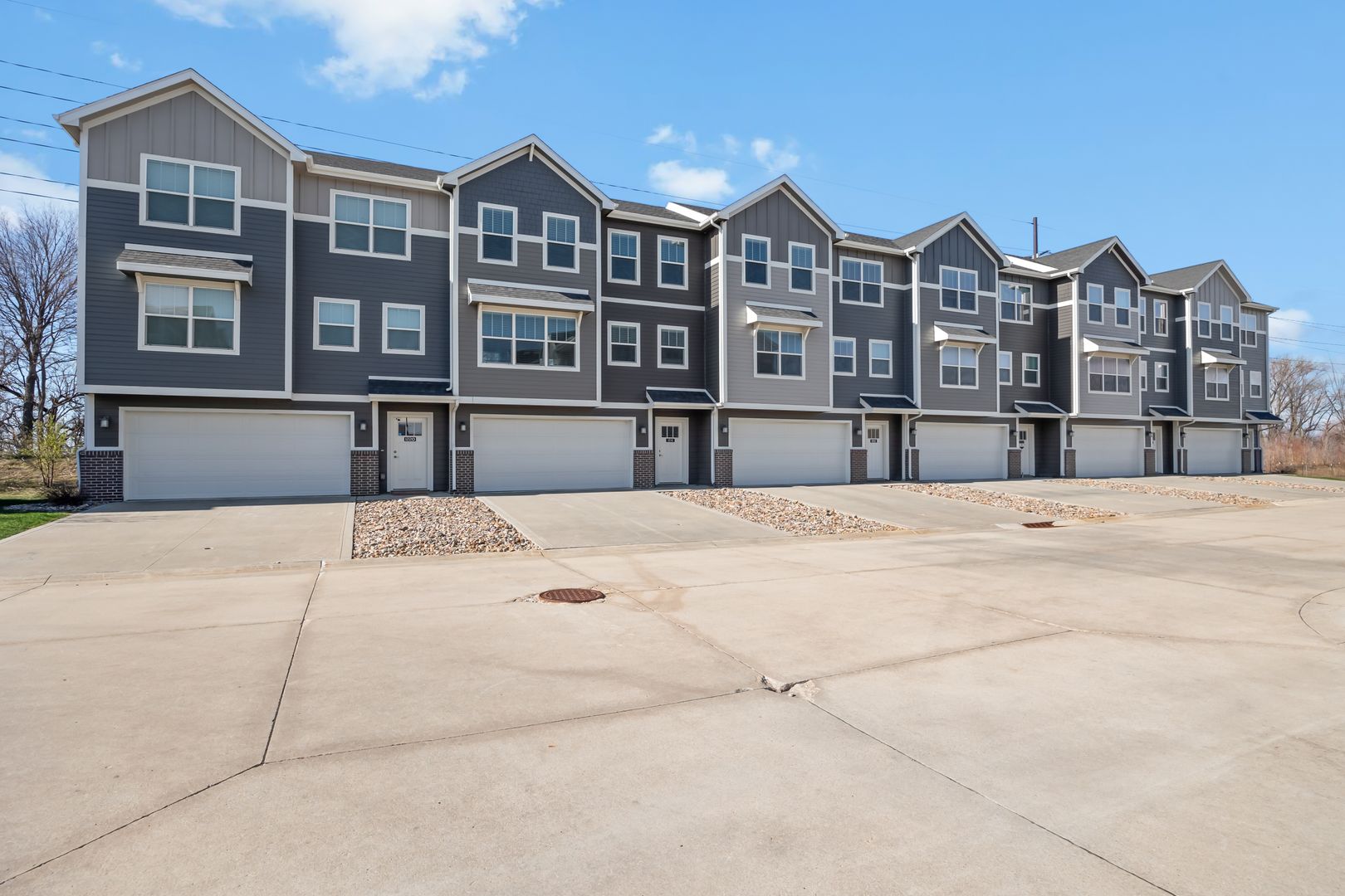 Waukee Apartment: SE Emerald Dr