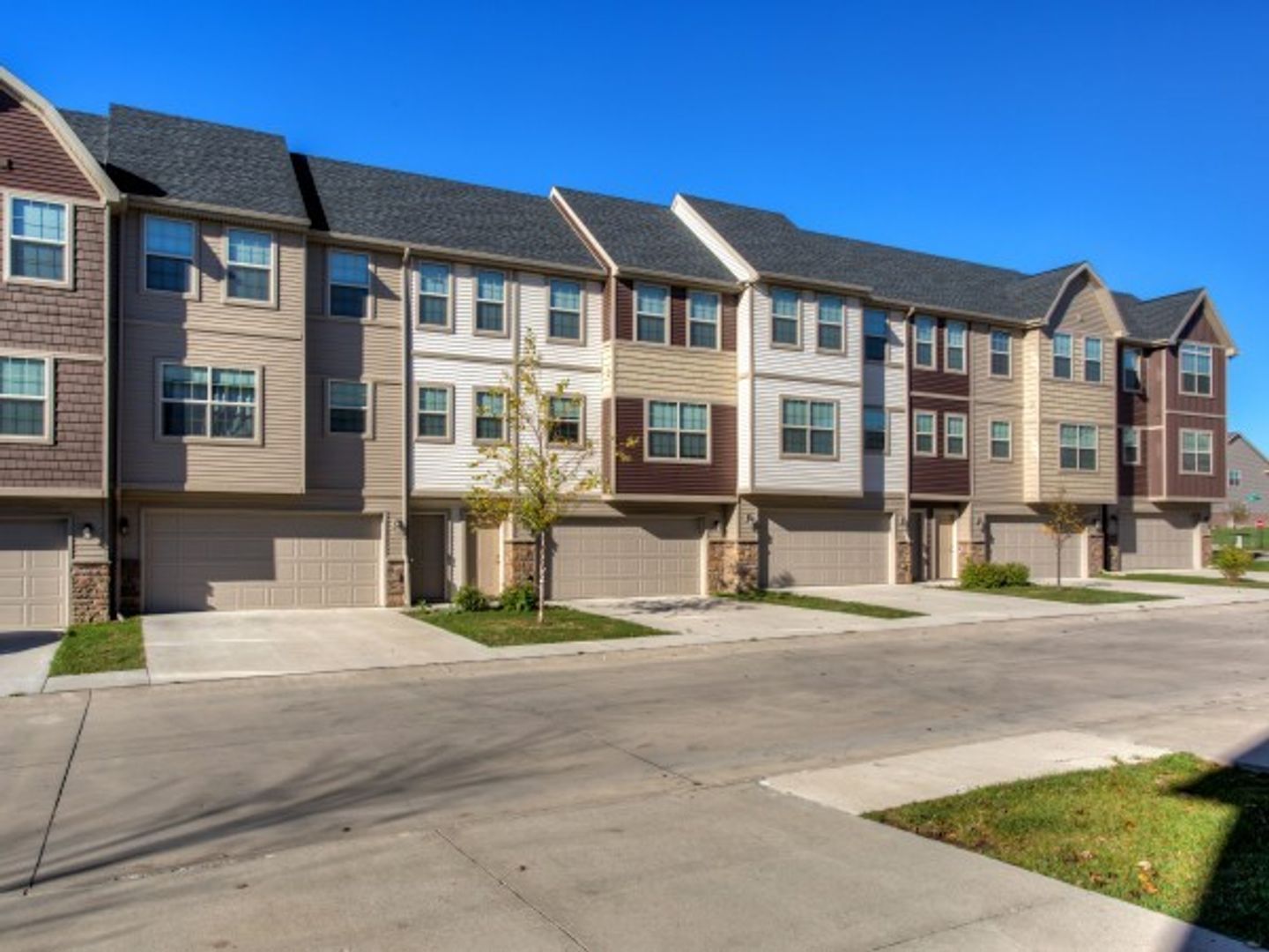 West Des Moines Apartment: 88th and Oxford Drive