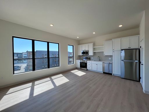 Roseann - 1st Floor 2 Bedroom – photo 1