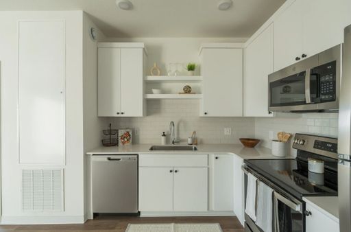 The Riesling | Stylish 1 Bedroom with Outdoor Living Space – photo 1