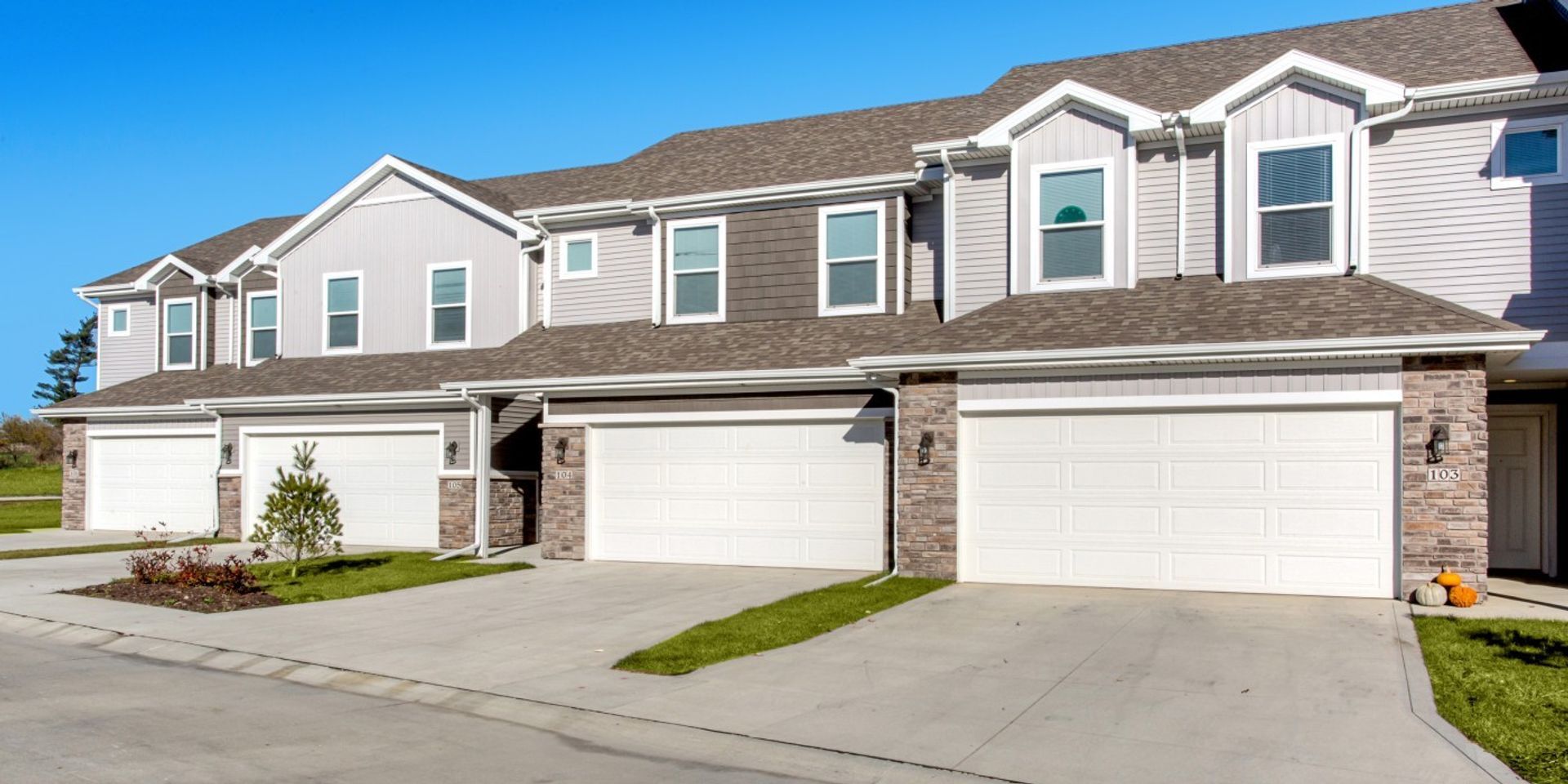 West Des Moines Townhome: 1655 98th St