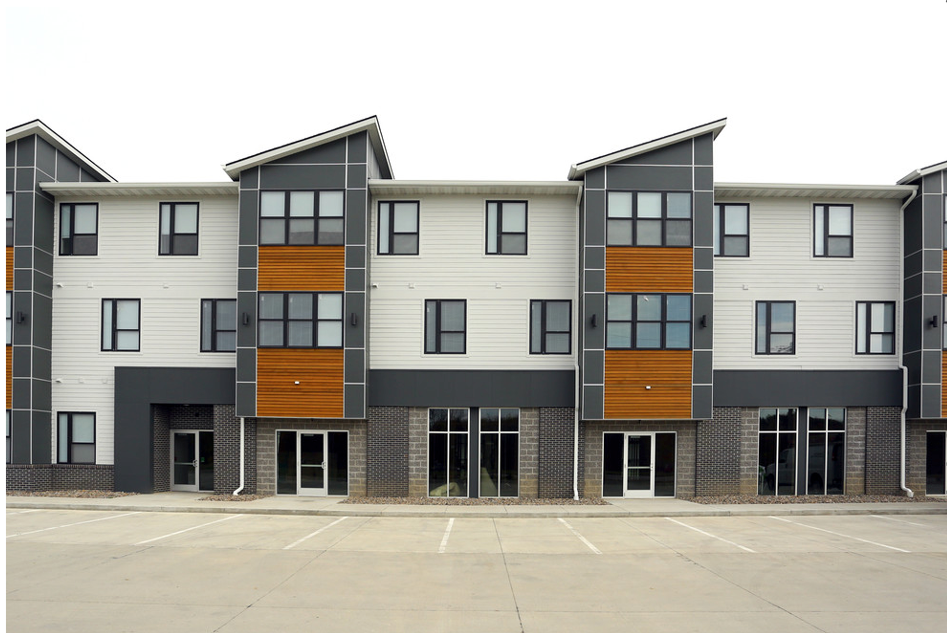 Ankeny Apartment: 1680 SW Ankeny Rd