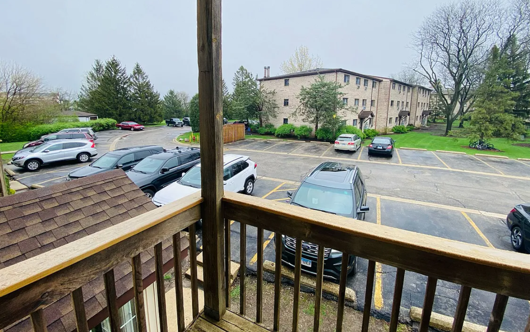 Palatine Apartment: 1846 N Goodwin Dr