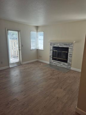 Two bed, Two bath Apartment – photo 1