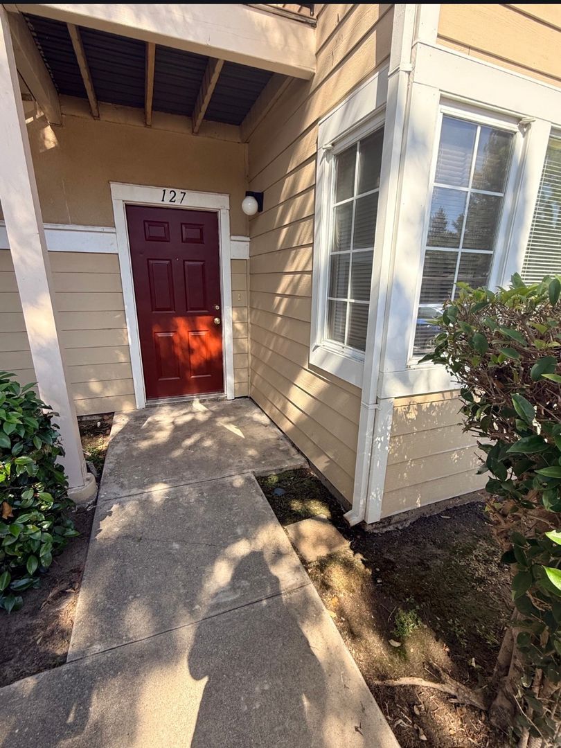 Modesto Apartment: Monterey  Village Apartments