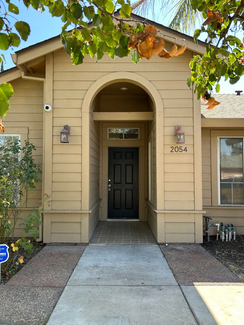 Riverbank House: 2054 Khatri Court