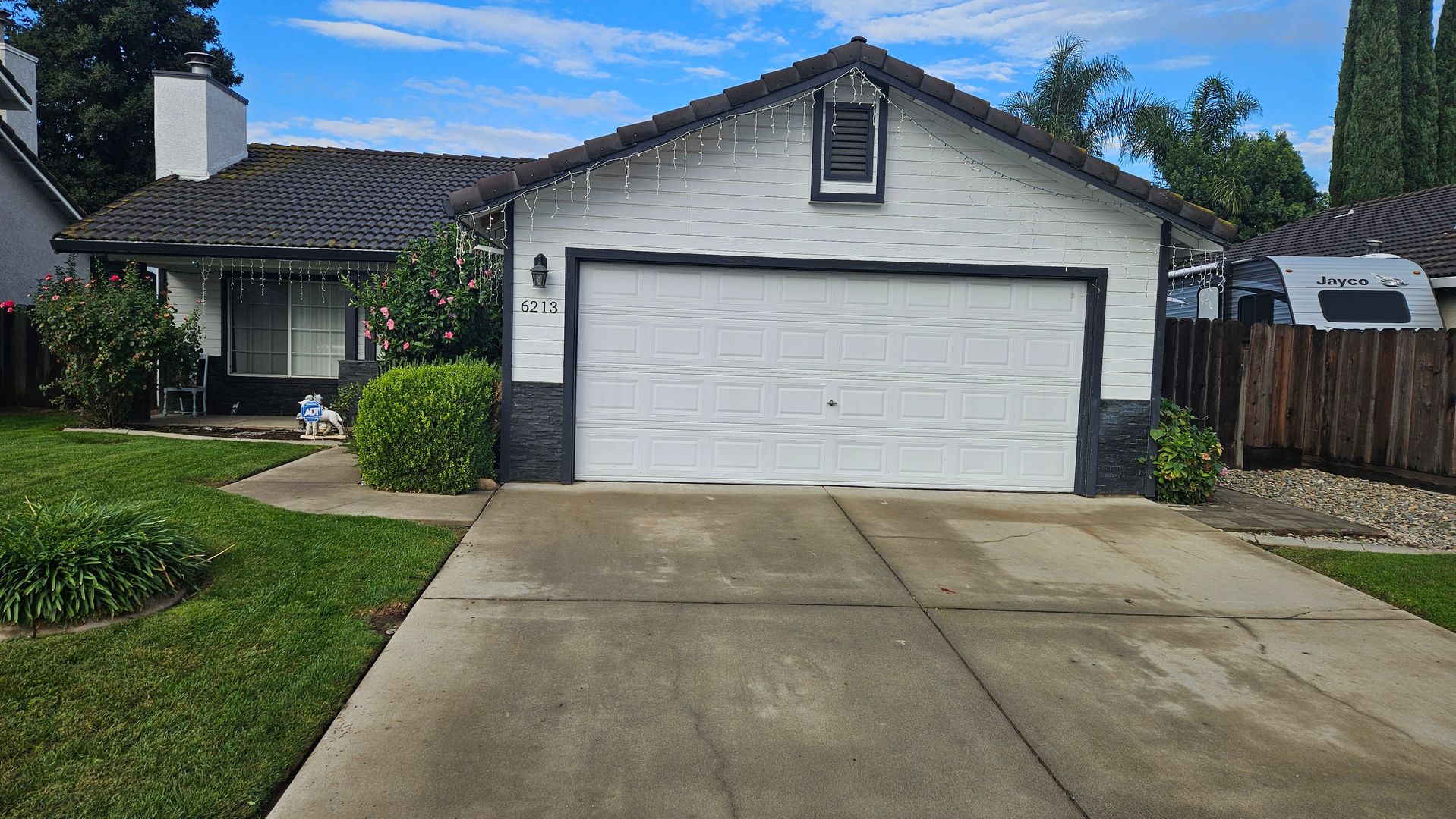 Riverbank House: 6213 Jaguar Court