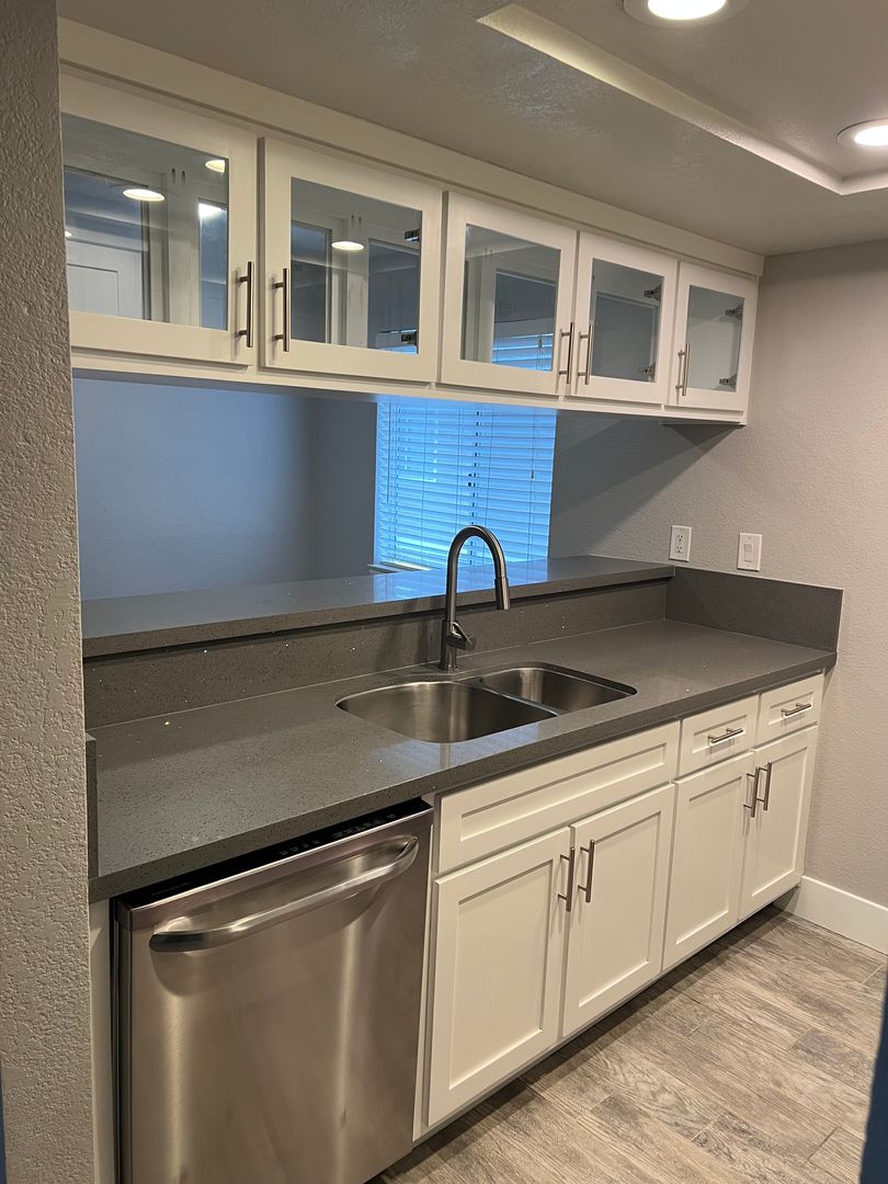 Orange Apartment: 642 W. Maple Ave. Apts.