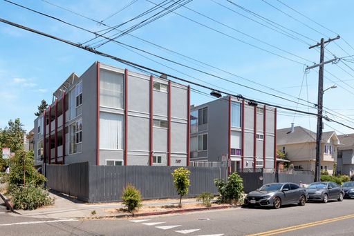 Awesome Studio Apartment on College Avenue. Berkeley - Showing starts next week – photo 1