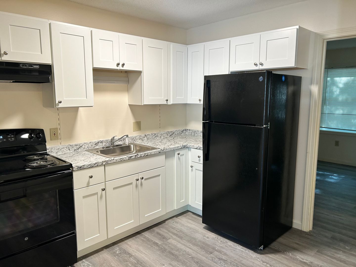 Bedford Apartment: 37 Ridgewood Road